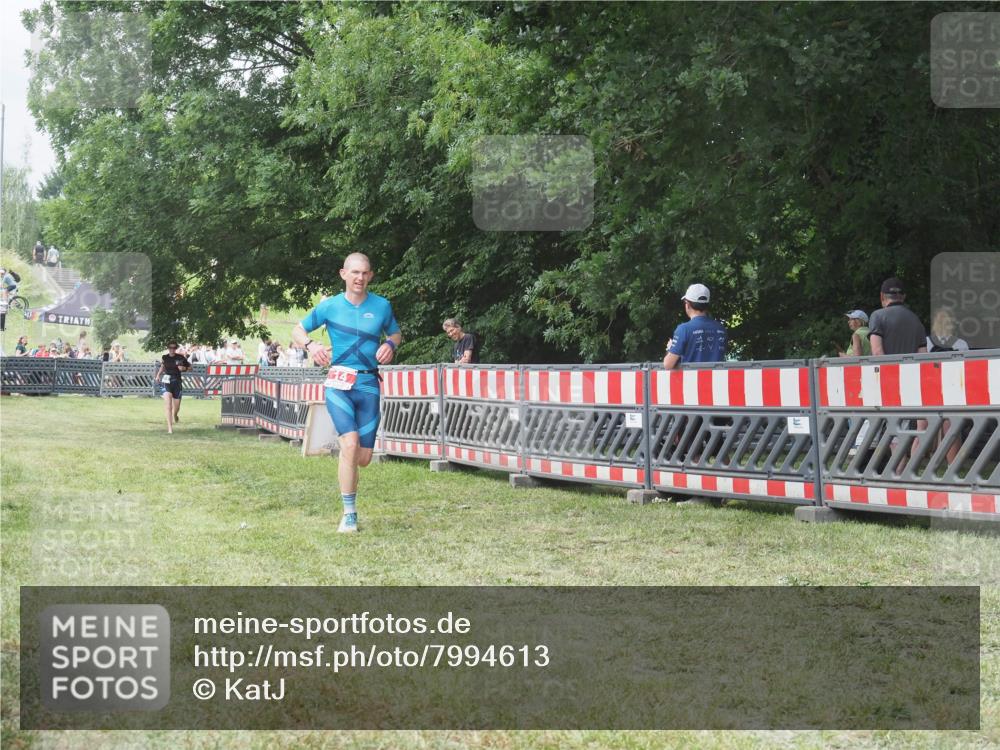 21.06.2025 - 27. Vierlanden-Triathlon KatJ http://msf.ph/oto/7994613 15.06.2025 12:44:03 Ziel 14, 978 meine-sportfotos.de
