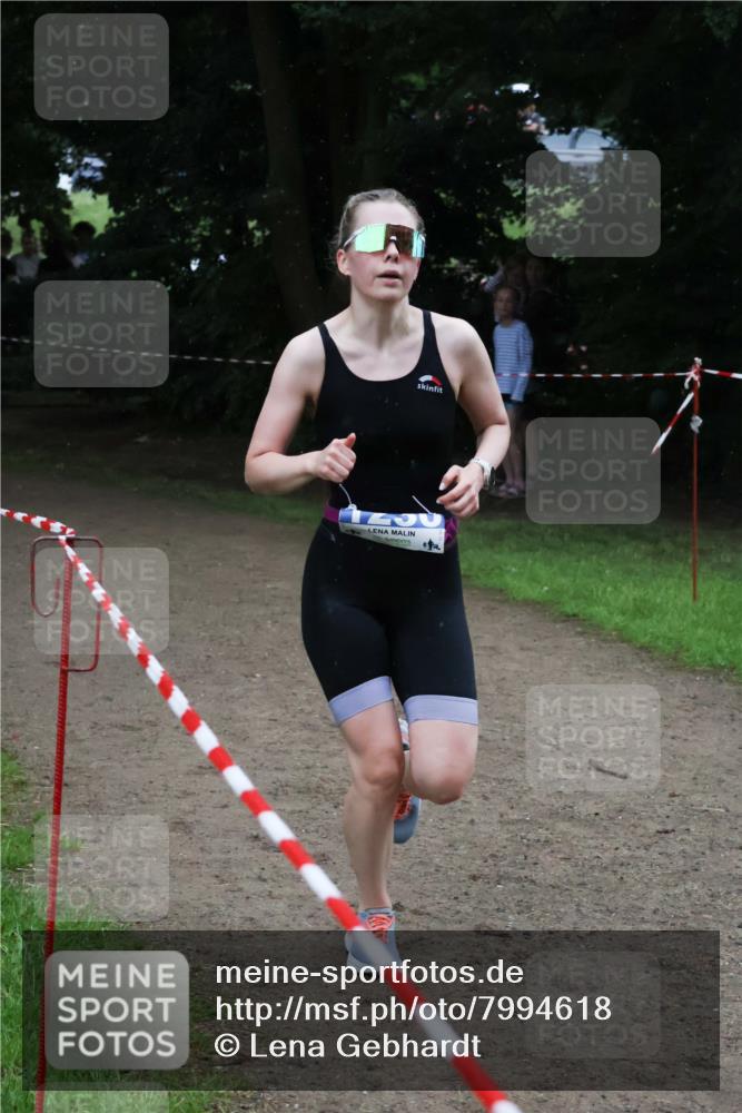 21.06.2025 - 27. Vierlanden-Triathlon Lena Gebhardt http://msf.ph/oto/7994618 15.06.2025 13:48:11 Laufen  meine-sportfotos.de