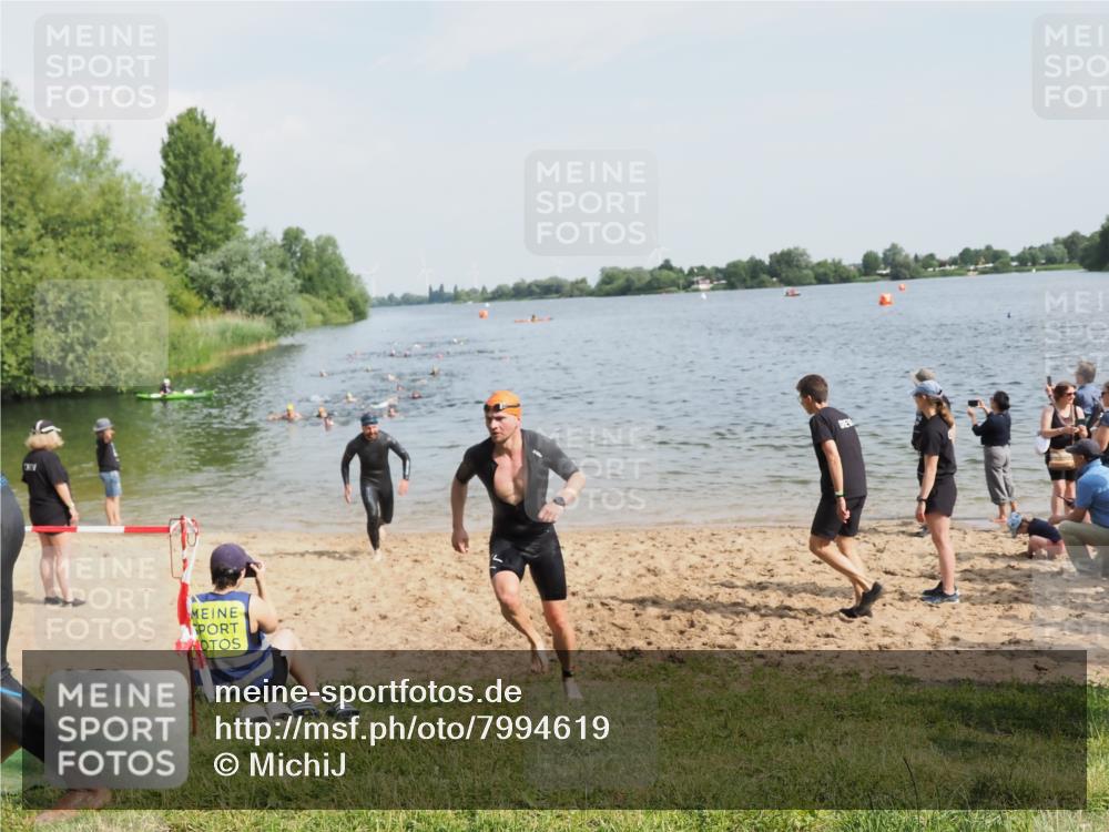 21.06.2025 - 27. Vierlanden-Triathlon MichiJ http://msf.ph/oto/7994619 15.06.2026 09:56:21 Schwimmen 260, 314, 315, 323, 438 meine-sportfotos.de
