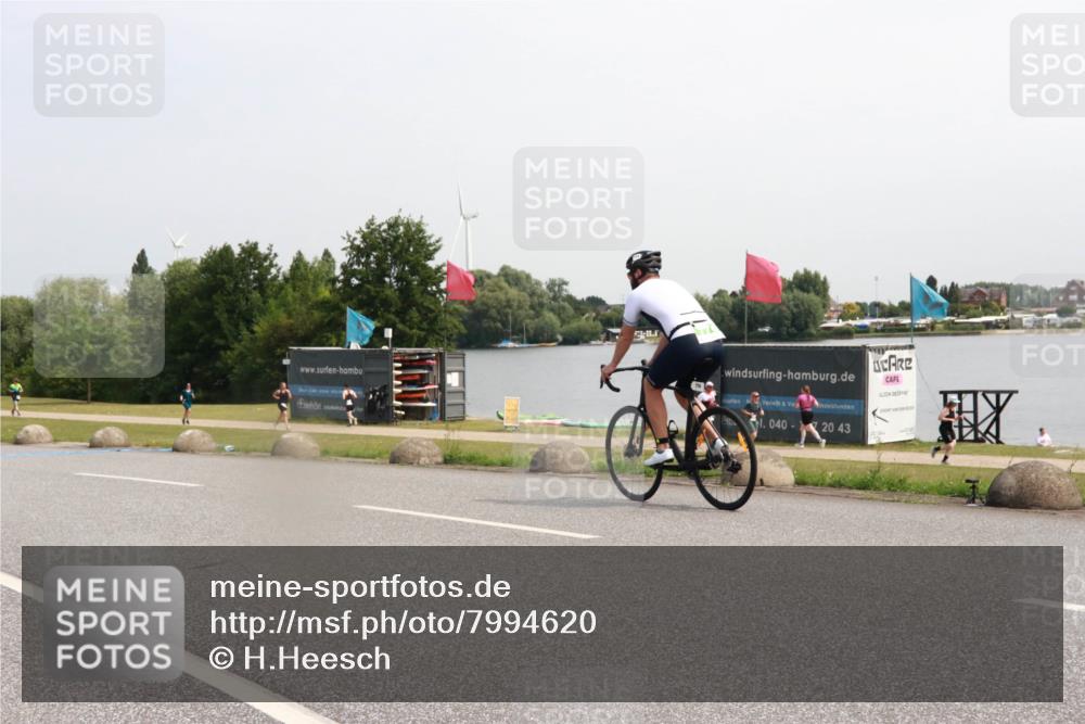 15.06.2025 - 27. Vierlanden-Triathlon H.Heesch http://msf.ph/oto/7994620 15.06.2025 11:22:54 Radfahren 776 meine-sportfotos.de