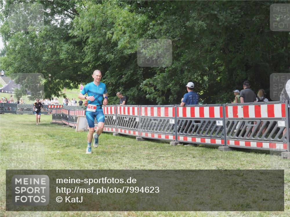 21.06.2025 - 27. Vierlanden-Triathlon KatJ http://msf.ph/oto/7994623 15.06.2025 12:44:03 Ziel 14, 978 meine-sportfotos.de
