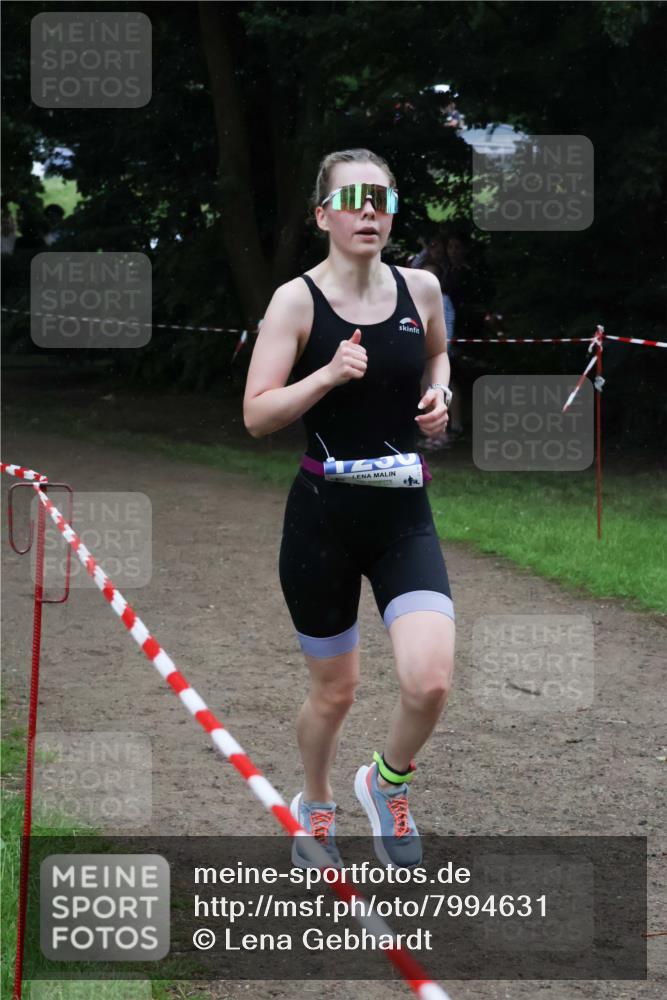 21.06.2025 - 27. Vierlanden-Triathlon Lena Gebhardt http://msf.ph/oto/7994631 15.06.2025 13:48:11 Laufen  meine-sportfotos.de