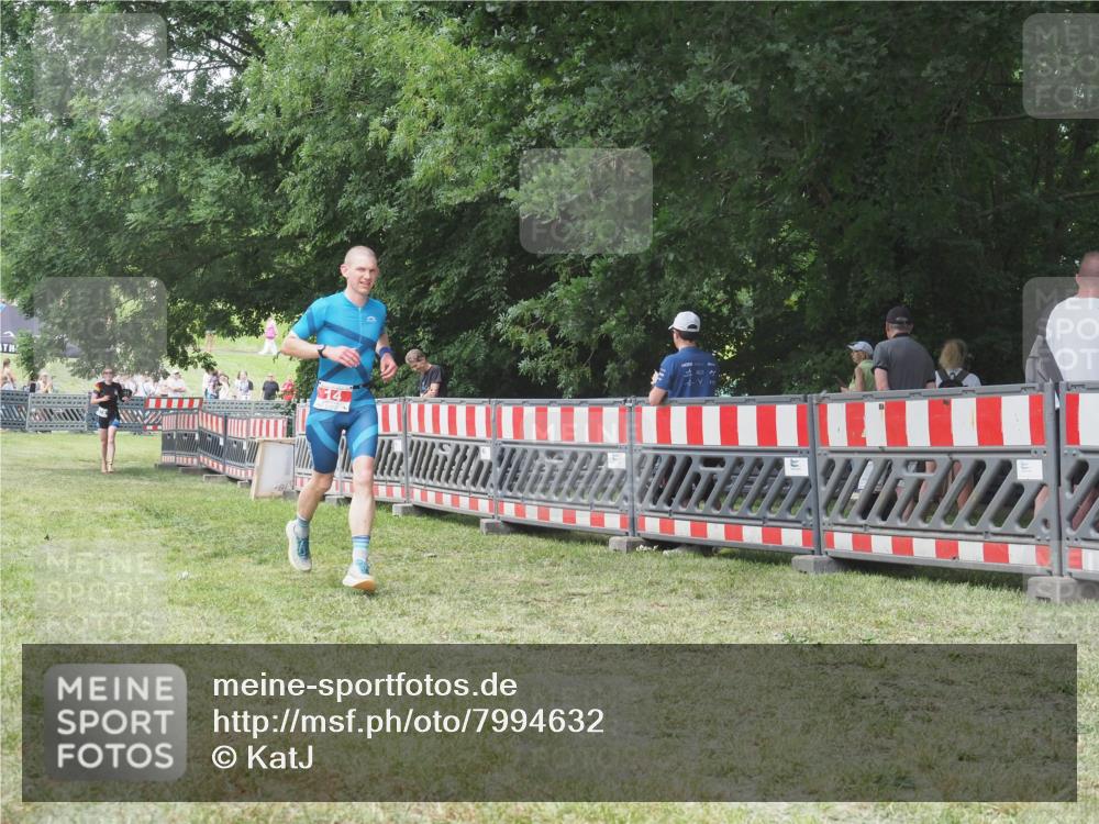 21.06.2025 - 27. Vierlanden-Triathlon KatJ http://msf.ph/oto/7994632 15.06.2025 12:44:03 Ziel 14, 978 meine-sportfotos.de