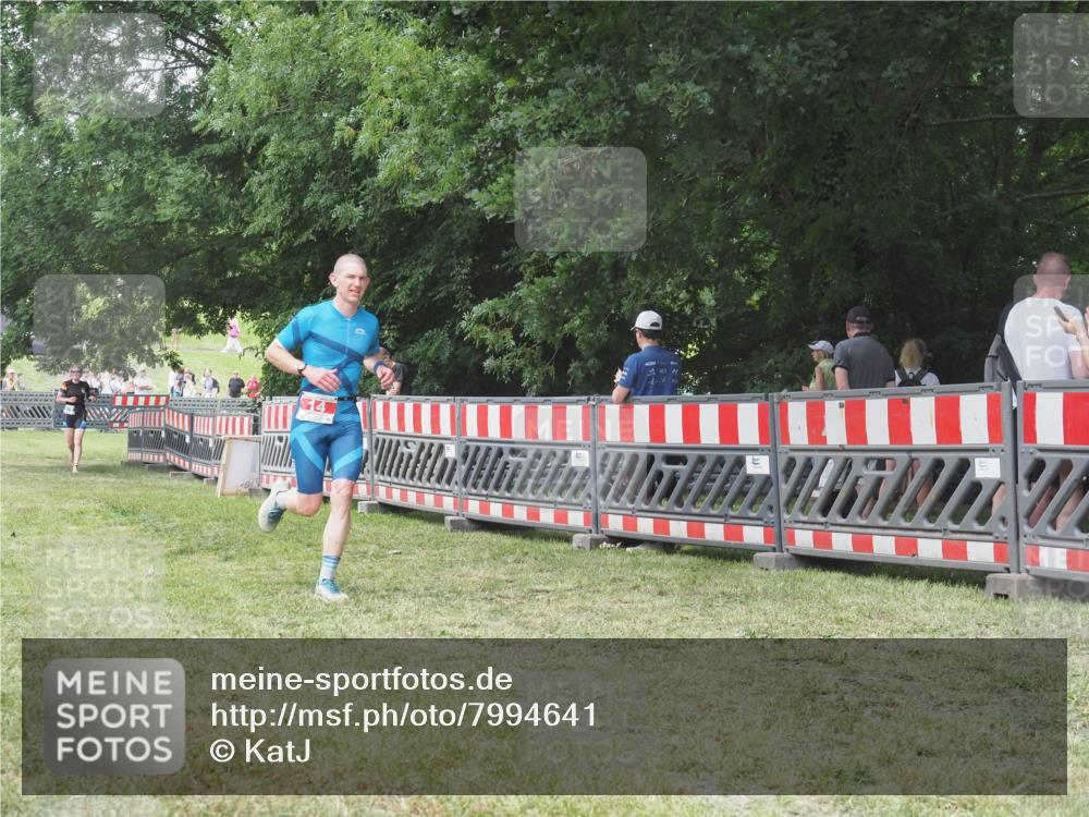 21.06.2025 - 27. Vierlanden-Triathlon KatJ http://msf.ph/oto/7994641 15.06.2025 12:44:04 Ziel 14, 978 meine-sportfotos.de