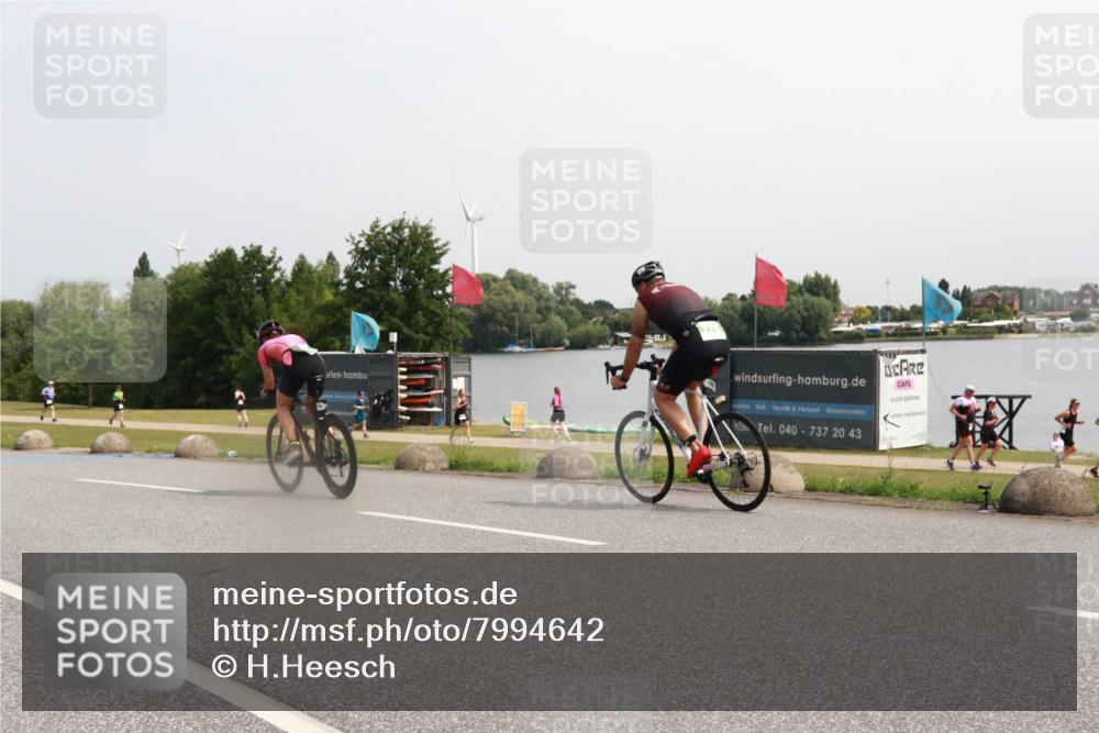 15.06.2025 - 27. Vierlanden-Triathlon H.Heesch http://msf.ph/oto/7994642 15.06.2025 11:22:57 Radfahren 109, 770, 776, 946 meine-sportfotos.de