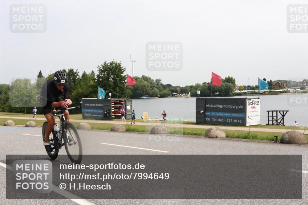 15.06.2025 - 27. Vierlanden-Triathlon H.Heesch http://msf.ph/oto/7994649 15.06.2025 11:22:59 Radfahren 109, 770, 776, 946 meine-sportfotos.de