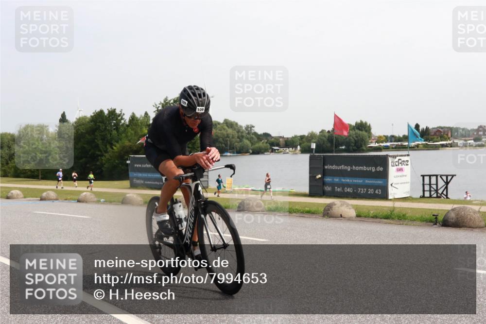 15.06.2025 - 27. Vierlanden-Triathlon H.Heesch http://msf.ph/oto/7994653 15.06.2025 11:22:59 Radfahren 109, 770, 776, 946 meine-sportfotos.de
