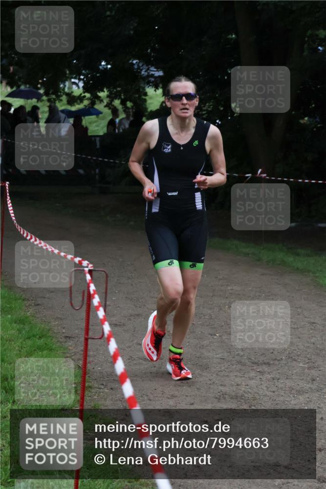 21.06.2025 - 27. Vierlanden-Triathlon Lena Gebhardt http://msf.ph/oto/7994663 15.06.2025 13:48:43 Laufen  meine-sportfotos.de