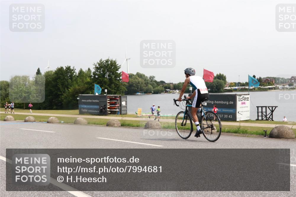 15.06.2025 - 27. Vierlanden-Triathlon H.Heesch http://msf.ph/oto/7994681 15.06.2025 11:23:05 Radfahren 770, 946, 963 meine-sportfotos.de