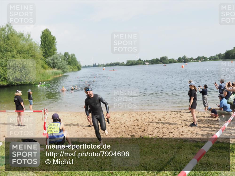 21.06.2025 - 27. Vierlanden-Triathlon MichiJ http://msf.ph/oto/7994696 15.06.2026 09:56:23 Schwimmen 260, 314, 323, 438 meine-sportfotos.de