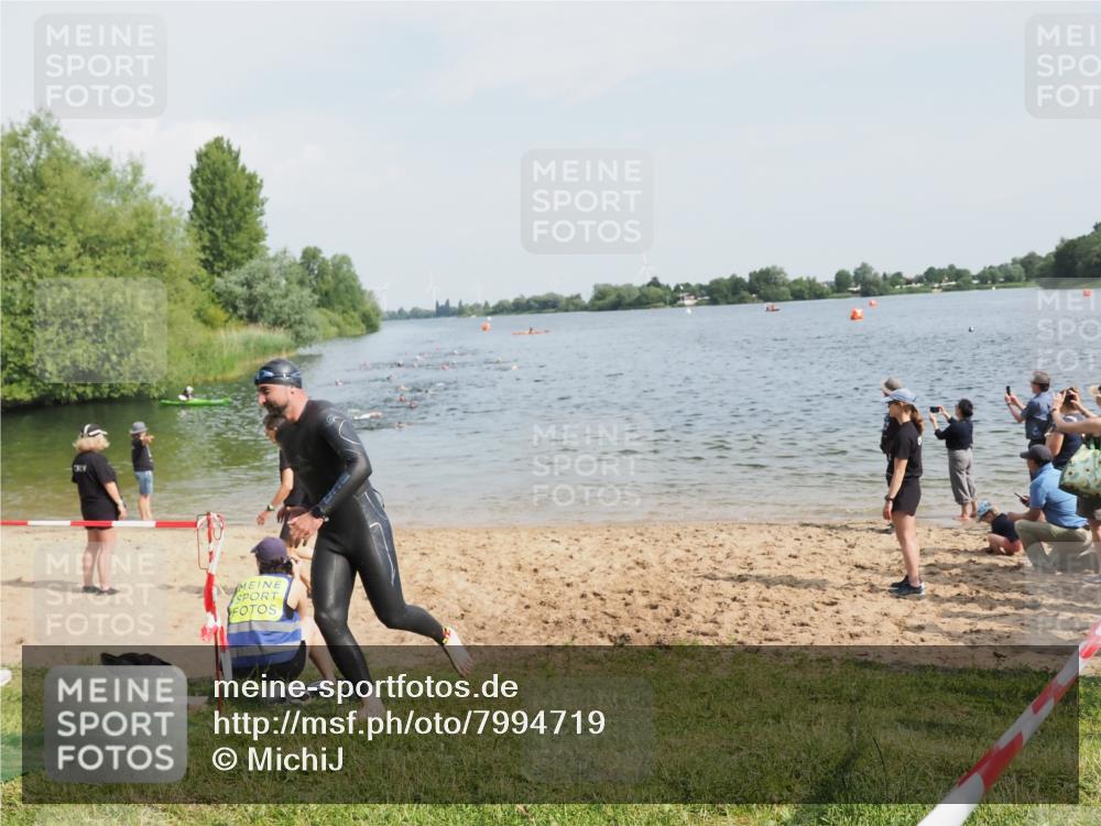 21.06.2025 - 27. Vierlanden-Triathlon MichiJ http://msf.ph/oto/7994719 15.06.2026 09:56:23 Schwimmen 260, 314, 323, 438 meine-sportfotos.de
