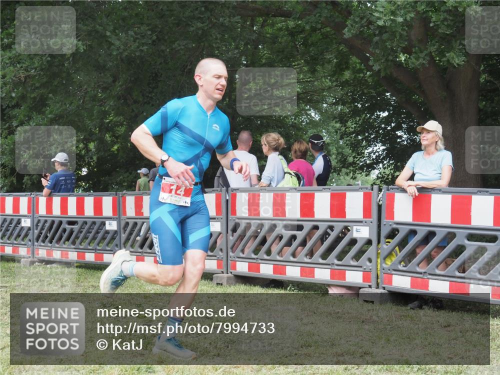 21.06.2025 - 27. Vierlanden-Triathlon KatJ http://msf.ph/oto/7994733 15.06.2025 12:44:05 Ziel 14, 978 meine-sportfotos.de