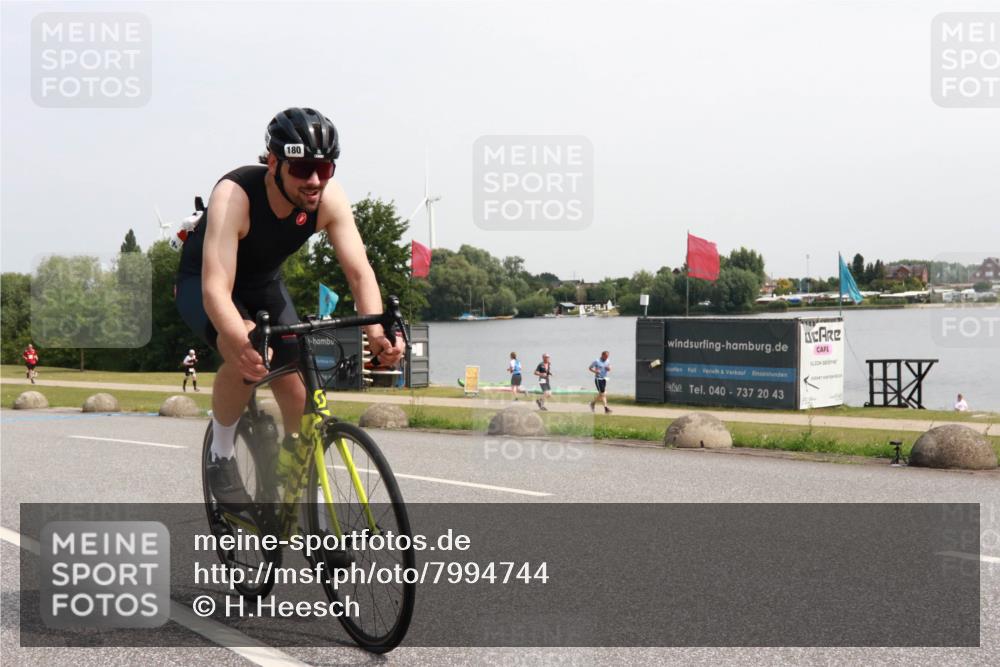 15.06.2025 - 27. Vierlanden-Triathlon H.Heesch http://msf.ph/oto/7994744 15.06.2025 11:23:20 Radfahren 180, 183, 753 meine-sportfotos.de