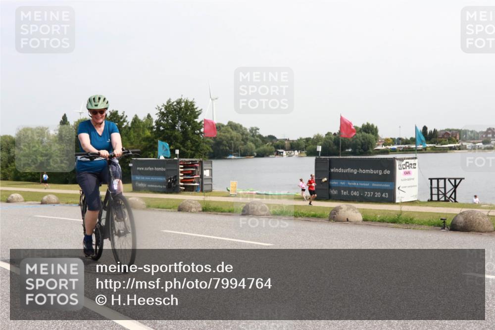 15.06.2025 - 27. Vierlanden-Triathlon H.Heesch http://msf.ph/oto/7994764 15.06.2025 11:23:31 Radfahren 543, 858 meine-sportfotos.de