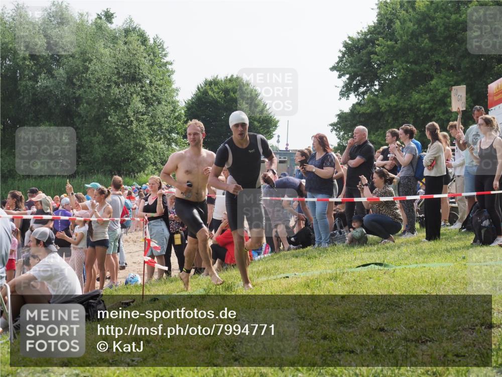 15.06.2025 - 27. Vierlanden-Triathlon KatJ http://msf.ph/oto/7994771 15.06.2025 09:54:56 Schwimmen 297, 319, 336, 344, 361 meine-sportfotos.de