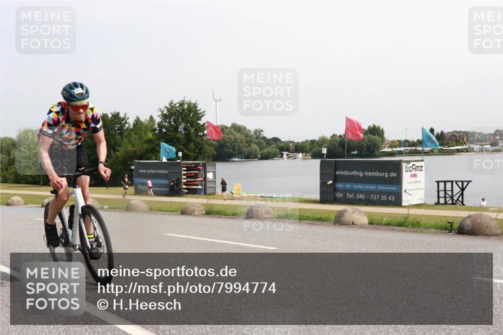 15.06.2025 - 27. Vierlanden-Triathlon H.Heesch http://msf.ph/oto/7994774 15.06.2025 11:23:39 Radfahren 187 meine-sportfotos.de
