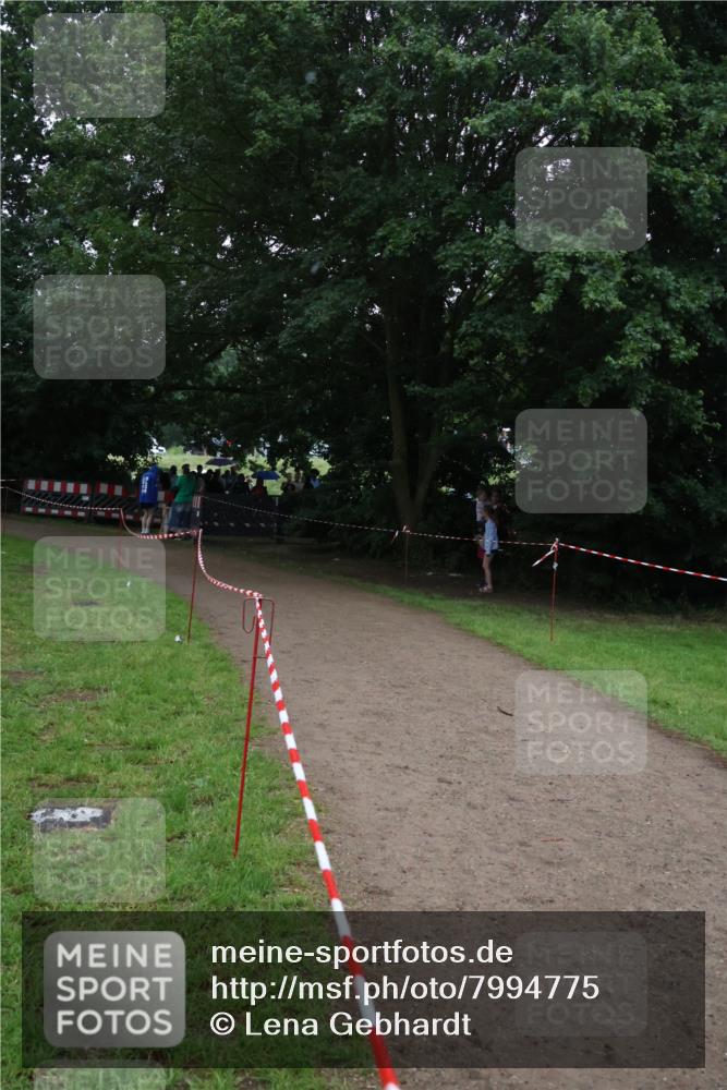 21.06.2025 - 27. Vierlanden-Triathlon Lena Gebhardt http://msf.ph/oto/7994775 15.06.2025 13:49:07 Laufen  meine-sportfotos.de