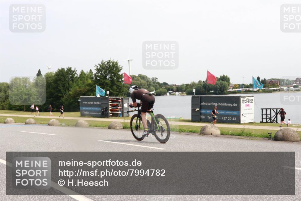 15.06.2025 - 27. Vierlanden-Triathlon H.Heesch http://msf.ph/oto/7994782 15.06.2025 11:23:46 Radfahren 228, 780 meine-sportfotos.de