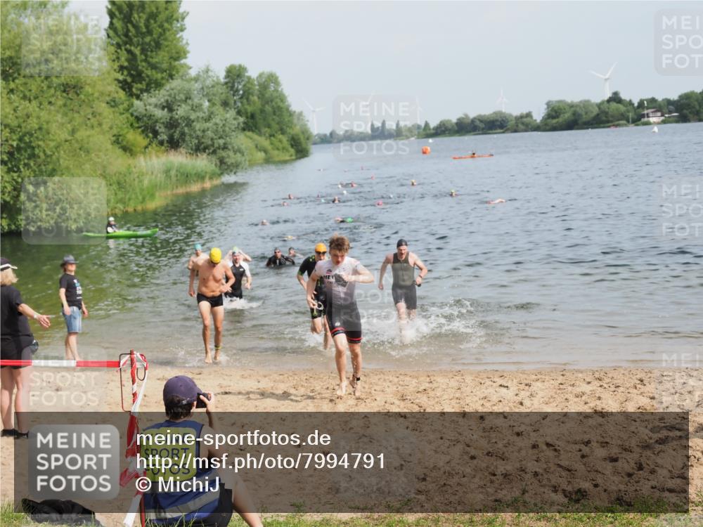 21.06.2025 - 27. Vierlanden-Triathlon MichiJ http://msf.ph/oto/7994791 15.06.2026 09:56:35 Schwimmen 254, 276, 286, 320, 341 meine-sportfotos.de