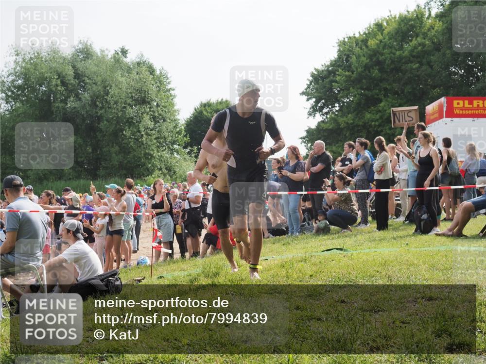 15.06.2025 - 27. Vierlanden-Triathlon KatJ http://msf.ph/oto/7994839 15.06.2025 09:54:57 Schwimmen 297, 319, 336, 344, 361 meine-sportfotos.de