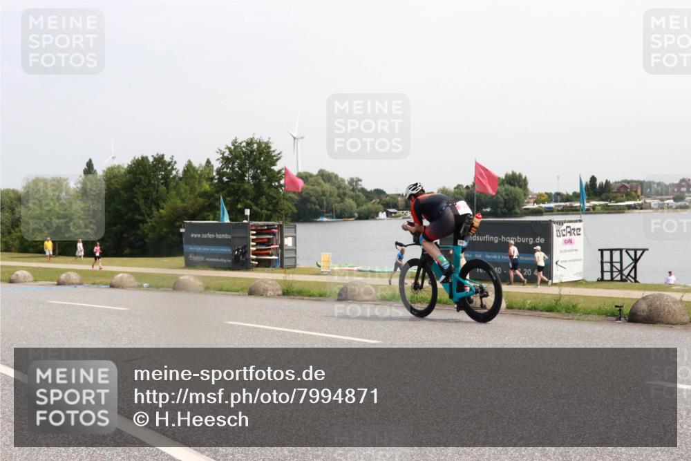 15.06.2025 - 27. Vierlanden-Triathlon H.Heesch http://msf.ph/oto/7994871 15.06.2025 11:24:29 Radfahren 161, 904 meine-sportfotos.de