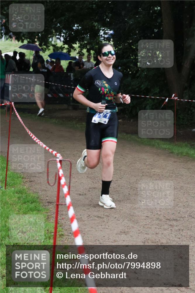 21.06.2025 - 27. Vierlanden-Triathlon Lena Gebhardt http://msf.ph/oto/7994898 15.06.2025 13:49:43 Laufen  meine-sportfotos.de