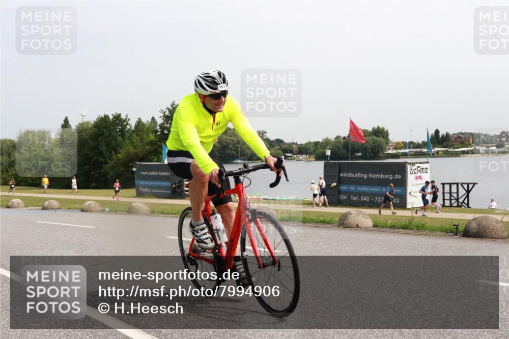 15.06.2025 - 27. Vierlanden-Triathlon H.Heesch http://msf.ph/oto/7994906 15.06.2025 11:24:31 Radfahren 161, 213, 904 meine-sportfotos.de