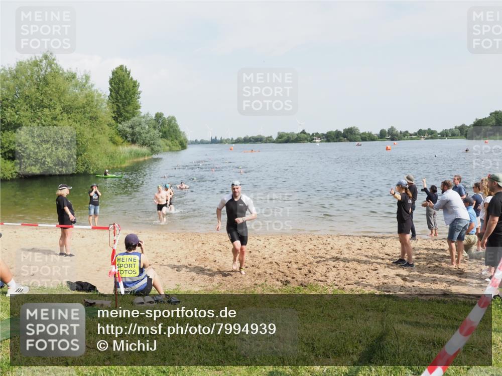 21.06.2025 - 27. Vierlanden-Triathlon MichiJ http://msf.ph/oto/7994939 15.06.2026 09:56:42 Schwimmen 254, 275, 276, 281, 286, 320, 341 meine-sportfotos.de