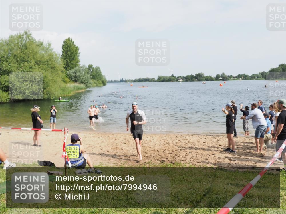 21.06.2025 - 27. Vierlanden-Triathlon MichiJ http://msf.ph/oto/7994946 15.06.2026 09:56:42 Schwimmen 254, 275, 276, 281, 286, 320, 341 meine-sportfotos.de