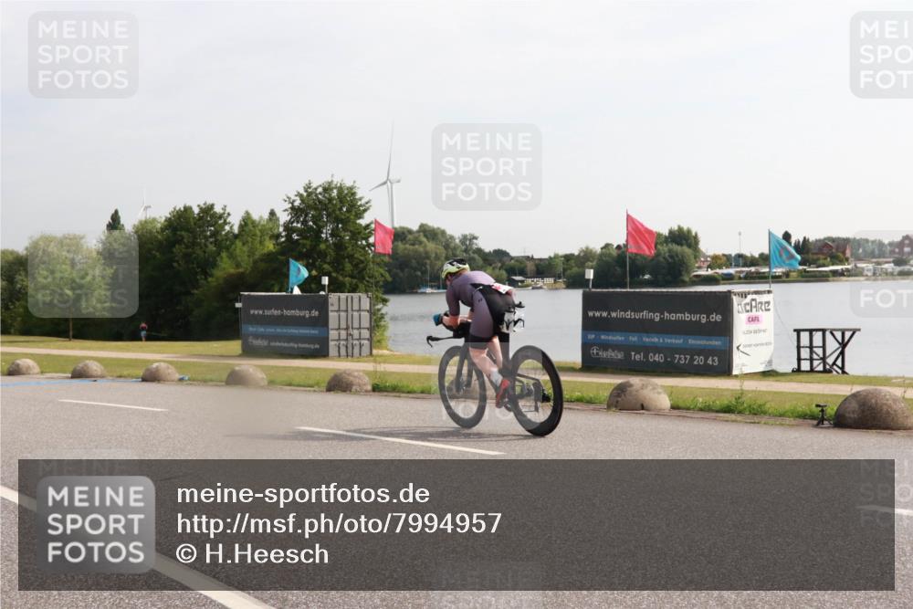 15.06.2025 - 27. Vierlanden-Triathlon H.Heesch http://msf.ph/oto/7994957 15.06.2025 09:14:56 Radfahren 73, 216, 231 meine-sportfotos.de