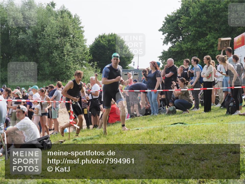 15.06.2025 - 27. Vierlanden-Triathlon KatJ http://msf.ph/oto/7994961 15.06.2025 09:55:01 Schwimmen 319, 336, 344, 361 meine-sportfotos.de