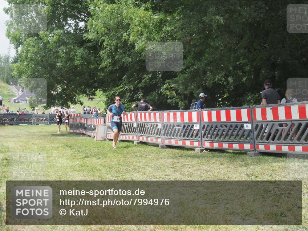 21.06.2025 - 27. Vierlanden-Triathlon KatJ http://msf.ph/oto/7994976 15.06.2025 12:44:37 Ziel 980 meine-sportfotos.de