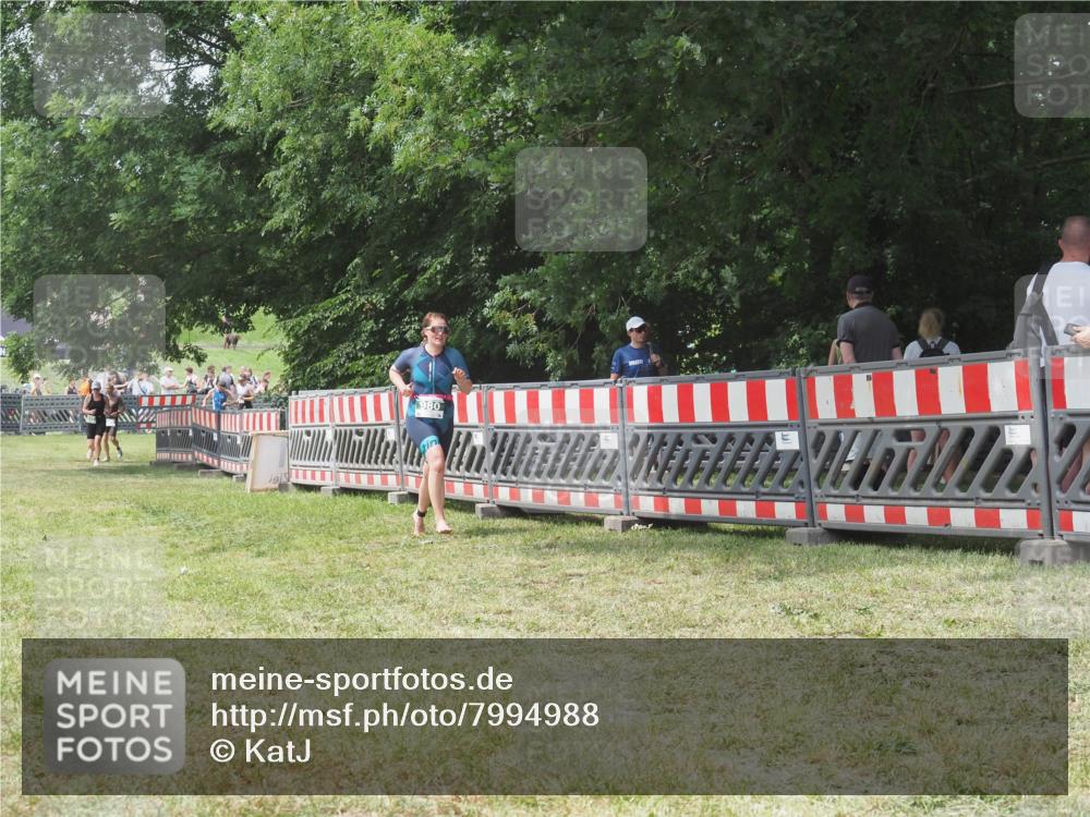 21.06.2025 - 27. Vierlanden-Triathlon KatJ http://msf.ph/oto/7994988 15.06.2025 12:44:38 Ziel 980 meine-sportfotos.de