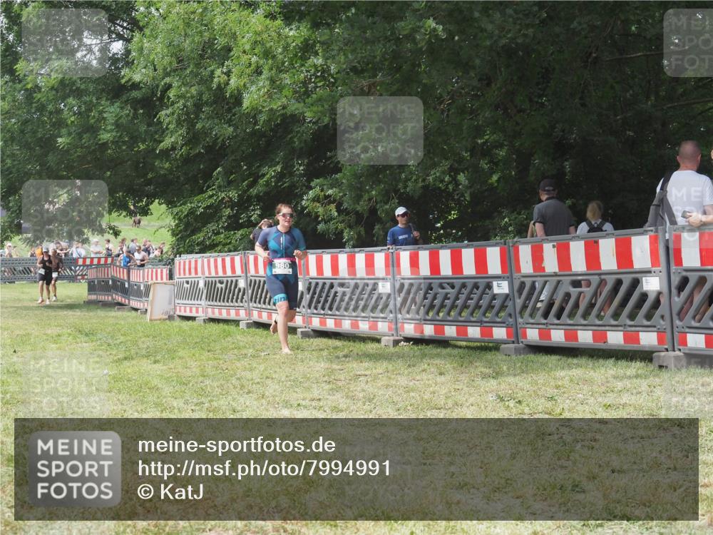 21.06.2025 - 27. Vierlanden-Triathlon KatJ http://msf.ph/oto/7994991 15.06.2025 12:44:38 Ziel 980 meine-sportfotos.de