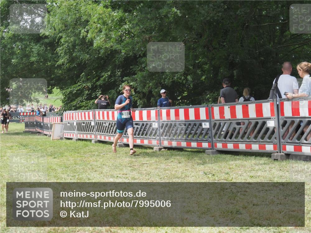 21.06.2025 - 27. Vierlanden-Triathlon KatJ http://msf.ph/oto/7995006 15.06.2025 12:44:38 Ziel 980 meine-sportfotos.de