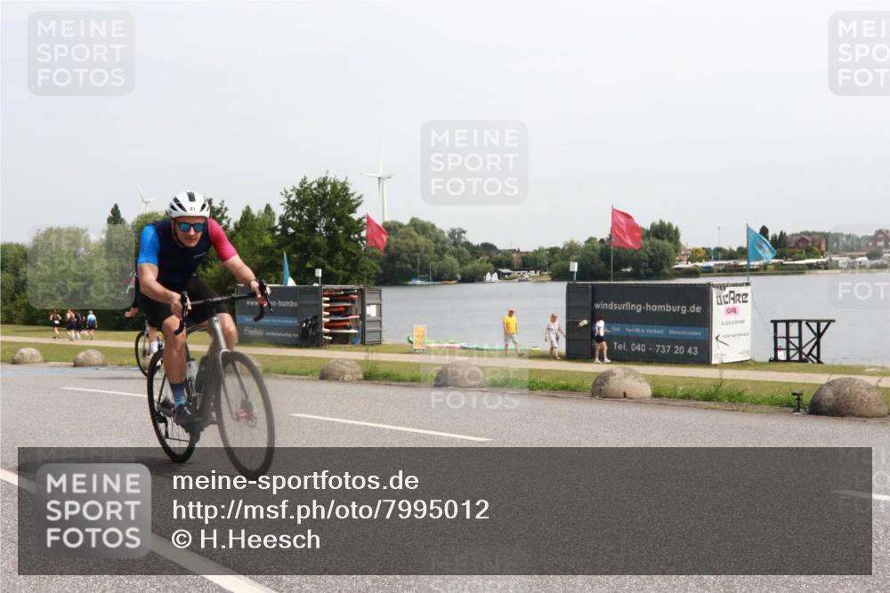 15.06.2025 - 27. Vierlanden-Triathlon H.Heesch http://msf.ph/oto/7995012 15.06.2025 11:25:04 Radfahren 81, 693, 970 meine-sportfotos.de