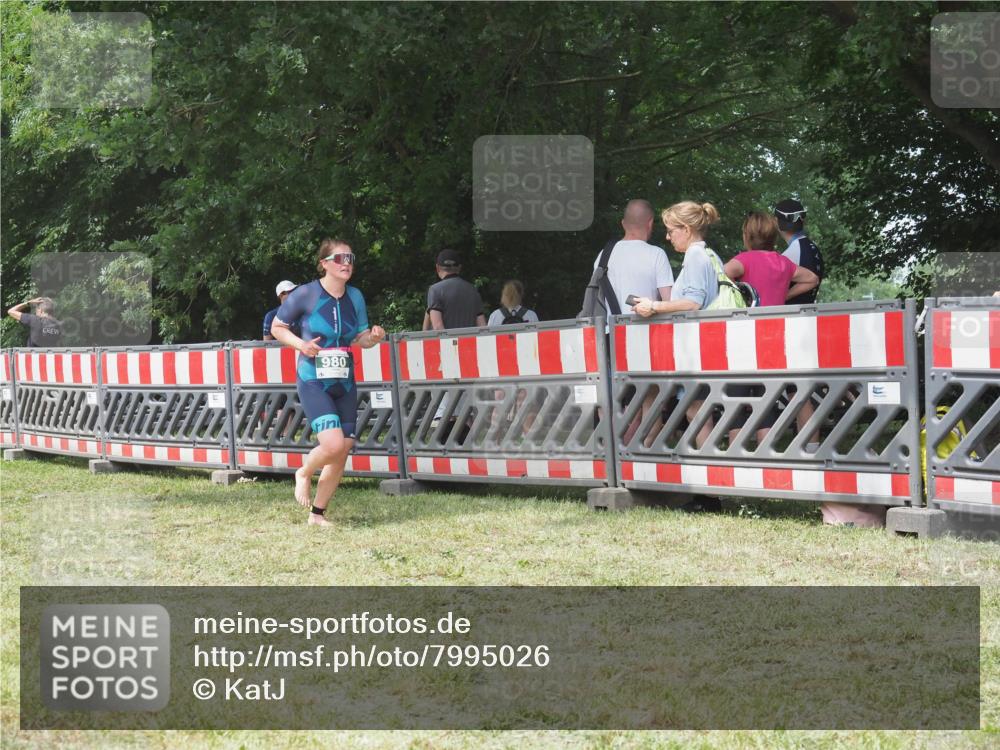 21.06.2025 - 27. Vierlanden-Triathlon KatJ http://msf.ph/oto/7995026 15.06.2025 12:44:39 Ziel 980 meine-sportfotos.de