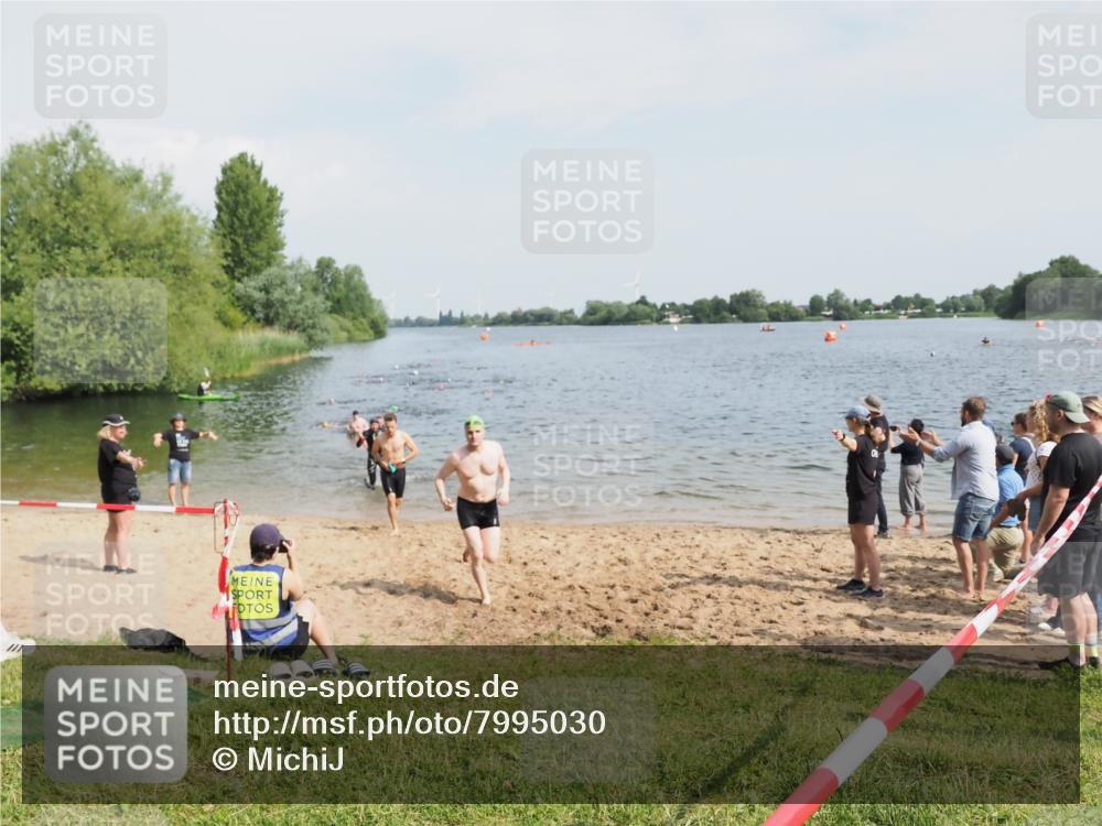 21.06.2025 - 27. Vierlanden-Triathlon MichiJ http://msf.ph/oto/7995030 15.06.2026 09:56:45 Schwimmen 254, 258, 275, 276, 281, 286, 301, 320 meine-sportfotos.de
