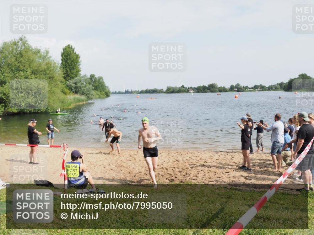21.06.2025 - 27. Vierlanden-Triathlon MichiJ http://msf.ph/oto/7995050 15.06.2026 09:56:46 Schwimmen 258, 275, 276, 281, 286, 301, 320 meine-sportfotos.de