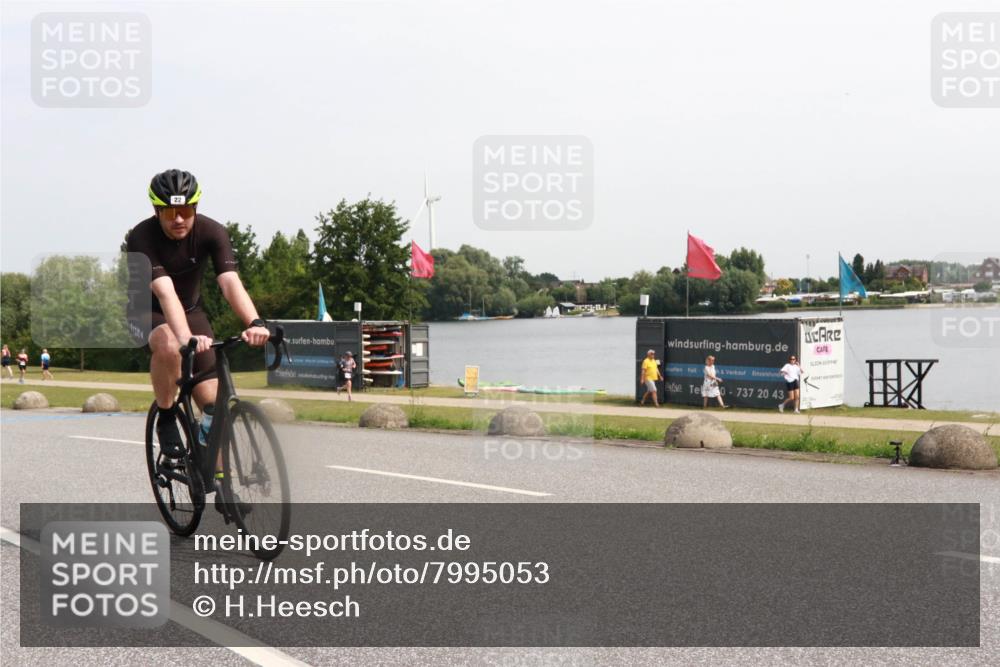 15.06.2025 - 27. Vierlanden-Triathlon H.Heesch http://msf.ph/oto/7995053 15.06.2025 11:25:07 Radfahren 22, 81, 693, 970 meine-sportfotos.de