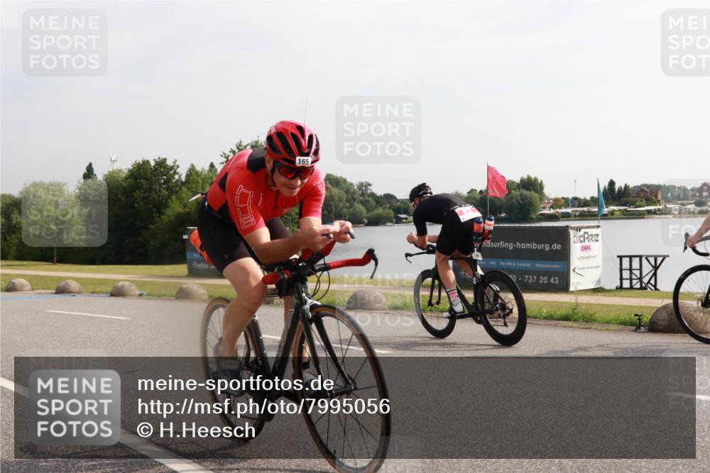 15.06.2025 - 27. Vierlanden-Triathlon H.Heesch http://msf.ph/oto/7995056 15.06.2025 09:15:44 Radfahren 2, 35, 83, 165 meine-sportfotos.de