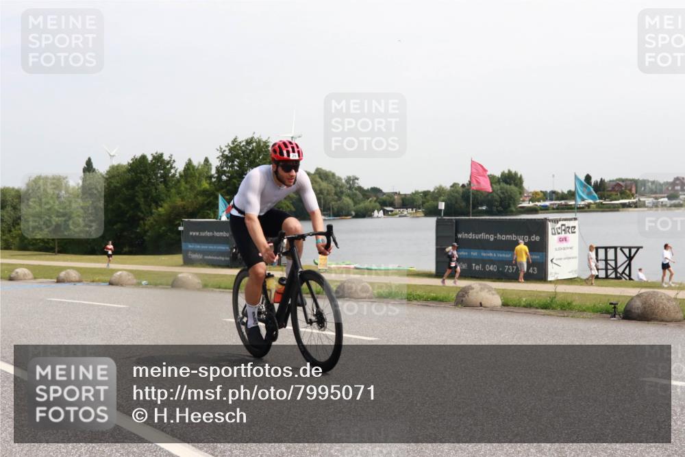 15.06.2025 - 27. Vierlanden-Triathlon H.Heesch http://msf.ph/oto/7995071 15.06.2025 11:25:11 Radfahren 22, 29, 970 meine-sportfotos.de