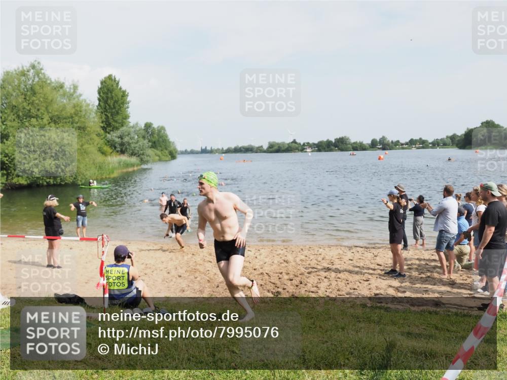 21.06.2025 - 27. Vierlanden-Triathlon MichiJ http://msf.ph/oto/7995076 15.06.2026 09:56:47 Schwimmen 258, 275, 281, 301, 320 meine-sportfotos.de