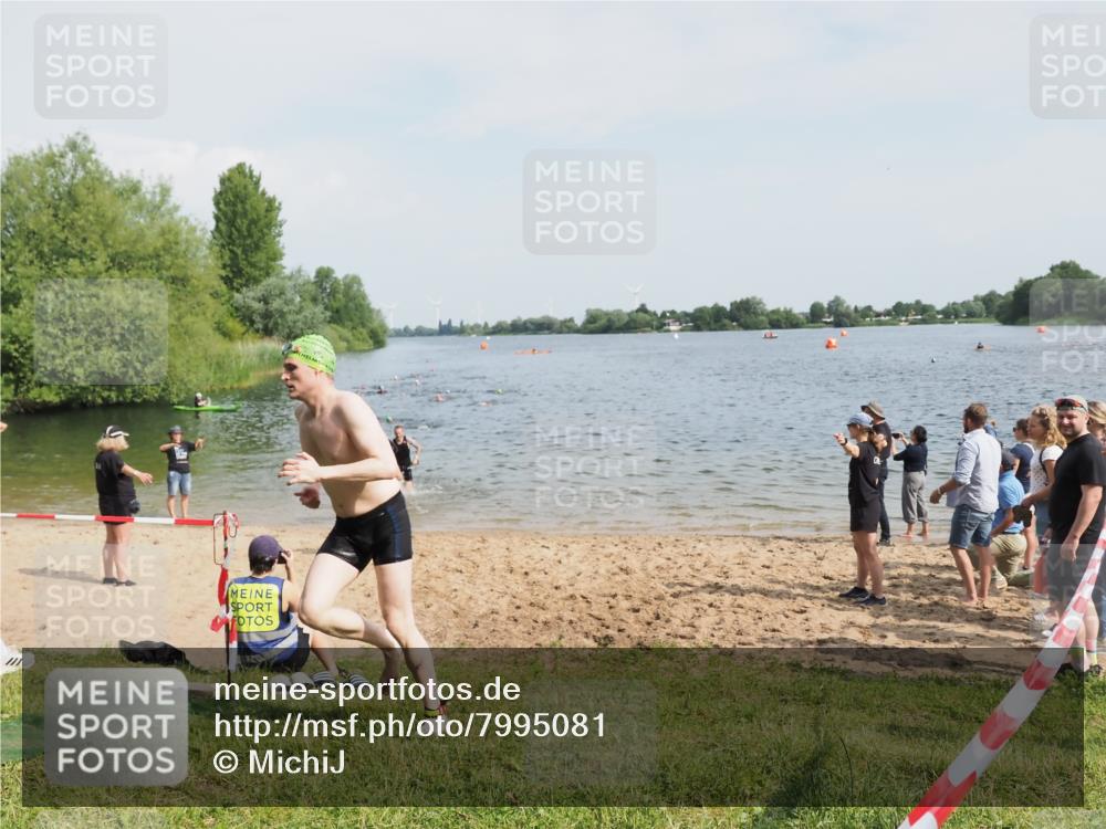 21.06.2025 - 27. Vierlanden-Triathlon MichiJ http://msf.ph/oto/7995081 15.06.2026 09:56:47 Schwimmen 258, 275, 281, 301, 320 meine-sportfotos.de