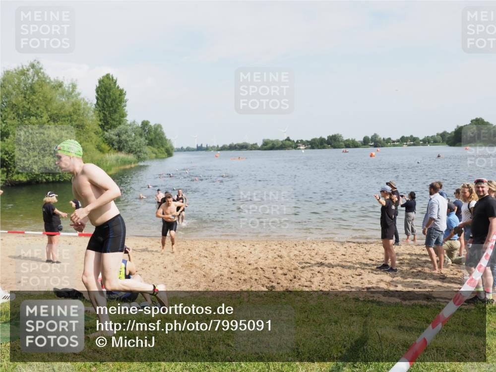 21.06.2025 - 27. Vierlanden-Triathlon MichiJ http://msf.ph/oto/7995091 15.06.2026 09:56:47 Schwimmen 258, 275, 281, 301, 320 meine-sportfotos.de