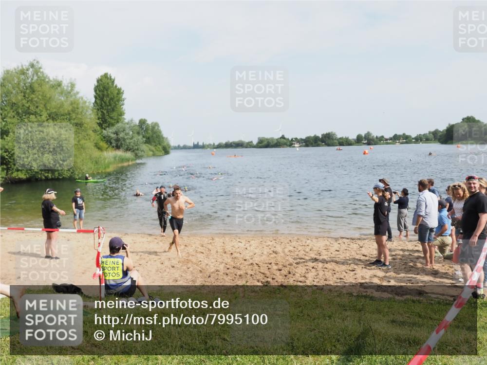 21.06.2025 - 27. Vierlanden-Triathlon MichiJ http://msf.ph/oto/7995100 15.06.2026 09:56:48 Schwimmen 258, 275, 281, 301, 320 meine-sportfotos.de