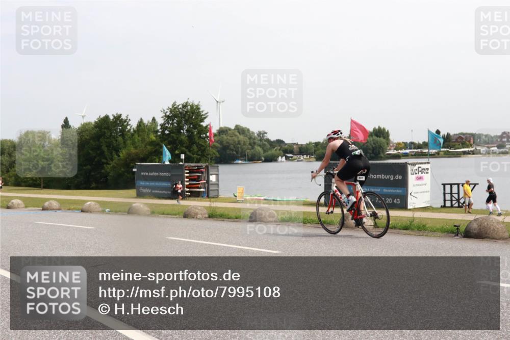 15.06.2025 - 27. Vierlanden-Triathlon H.Heesch http://msf.ph/oto/7995108 15.06.2025 11:25:16 Radfahren 29, 726, 944 meine-sportfotos.de