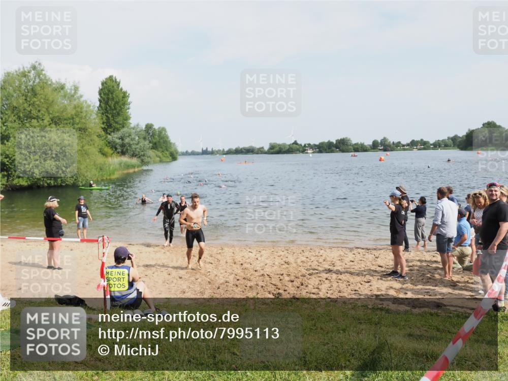 21.06.2025 - 27. Vierlanden-Triathlon MichiJ http://msf.ph/oto/7995113 15.06.2026 09:56:48 Schwimmen 258, 275, 281, 301, 320 meine-sportfotos.de