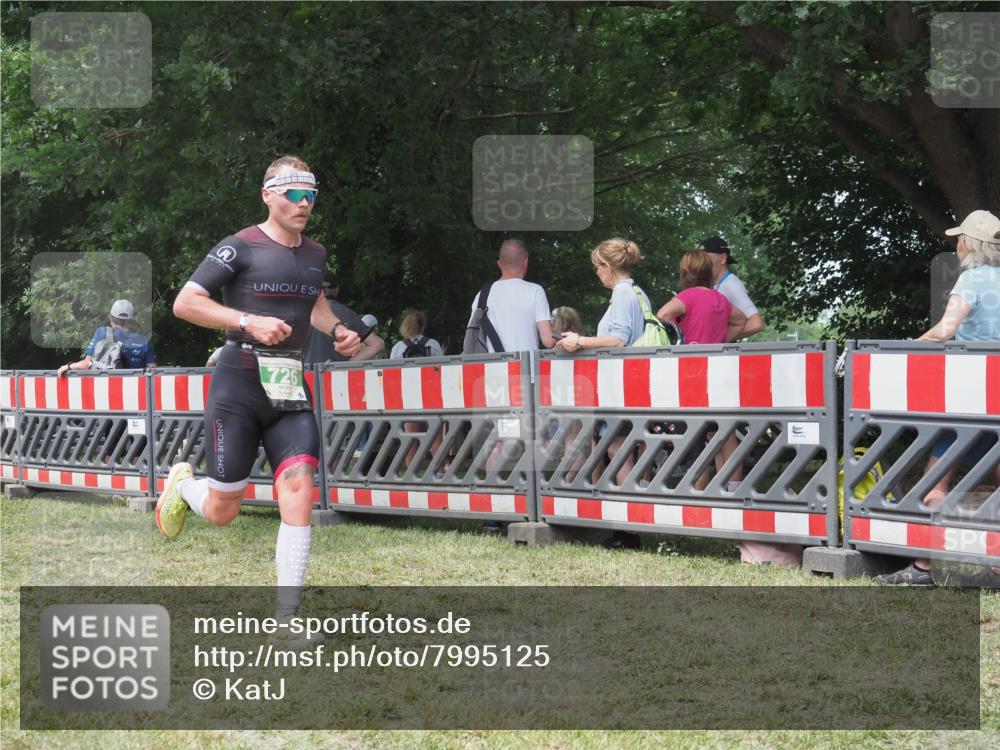 21.06.2025 - 27. Vierlanden-Triathlon KatJ http://msf.ph/oto/7995125 15.06.2025 12:44:56 Ziel 726 meine-sportfotos.de