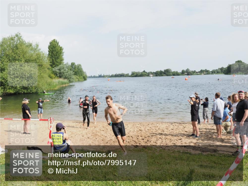21.06.2025 - 27. Vierlanden-Triathlon MichiJ http://msf.ph/oto/7995147 15.06.2026 09:56:49 Schwimmen 258, 275, 281, 301, 320 meine-sportfotos.de